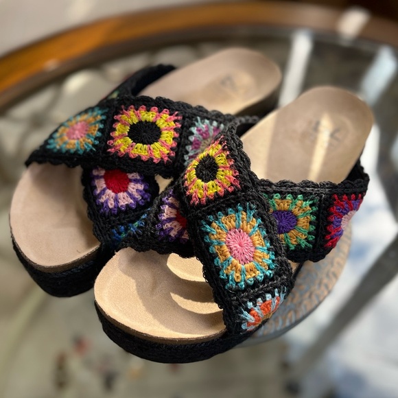 Dirty Laundry Shoes - 🌈DIRTY LAUNDRY🌈- Crochet Black/Multi Color Platform Sandal- Size 7.5- Womens